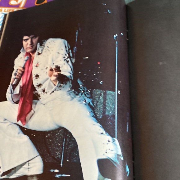 5 Retro Elvis Magazines with excellent photos and articles - Picture 11 of 12